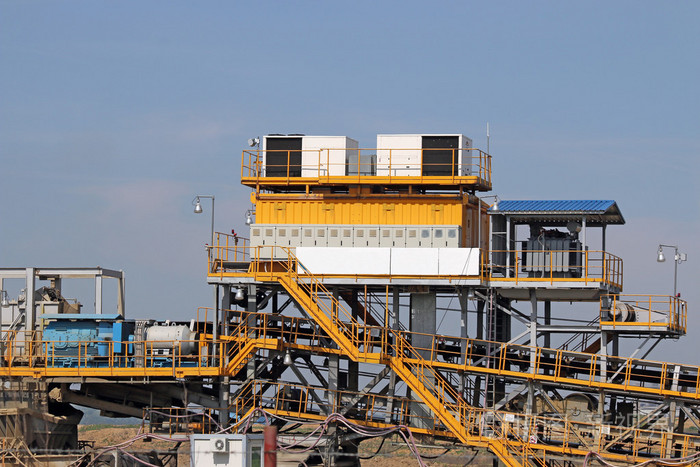 重工机械对煤矿开采安全性的具体贡献是什么