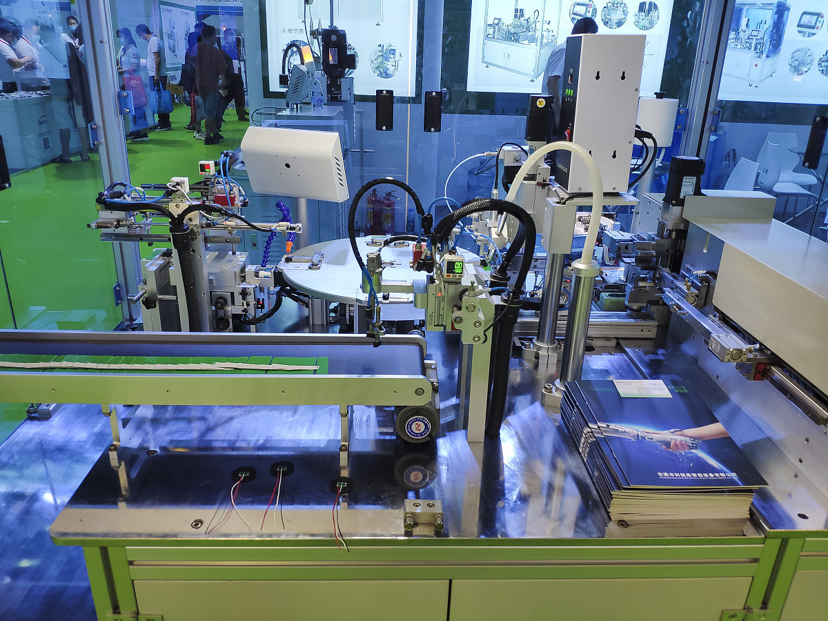 如何优化电液控制系统在起重机中的能效表现 如何优化电液控制系统在起重机中的能效表现