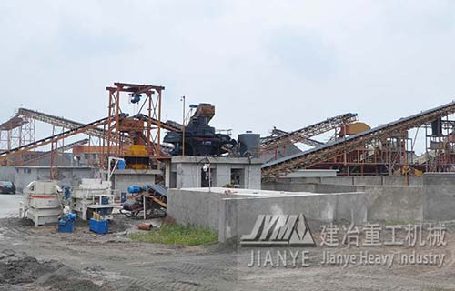 如何选择适合的重工机械进行大规模土方施工